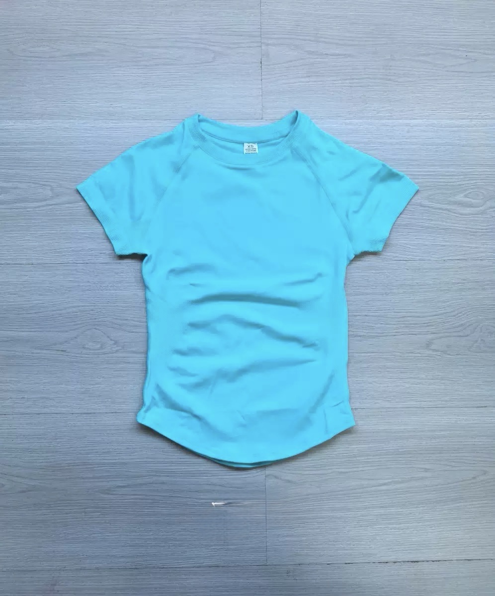 img_4770-2 Seamless short sleeved top - Image 1